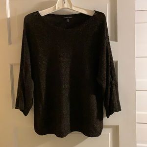 Such a sexy pretty slit sleeve linen top.